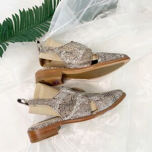 ARIAT Women's Rush Slingback Flat Sandals In Metallic Snakeskin!